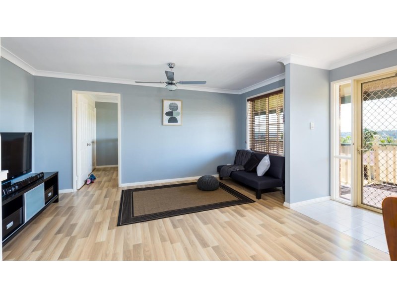17 Hillview Crescent, Macquarie Hills NSW 2285