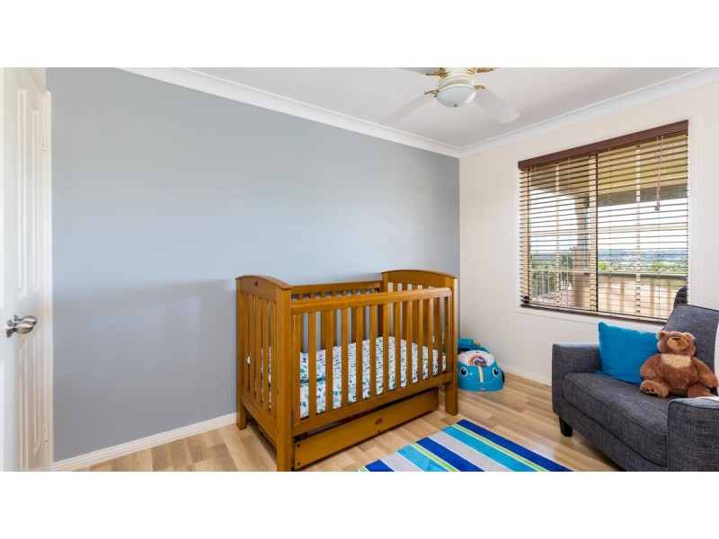 17 Hillview Crescent, Macquarie Hills NSW 2285