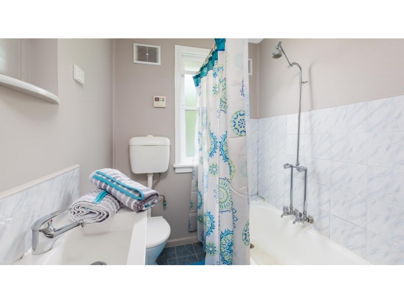 1 Carbeen Street, Gateshead NSW 2290