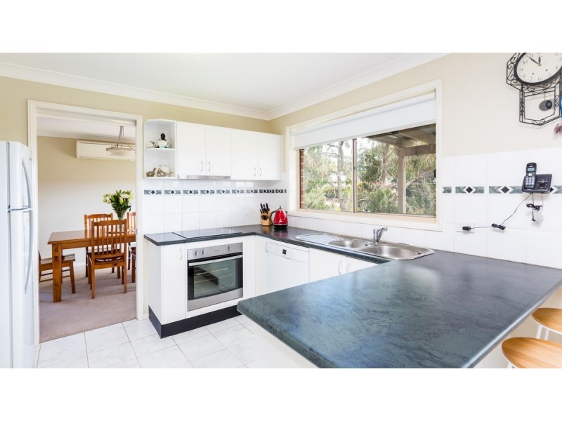 1 Canopus Close, Marmong Point NSW 2284