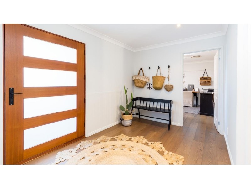 6 Milloba Close, Warners Bay NSW 2282