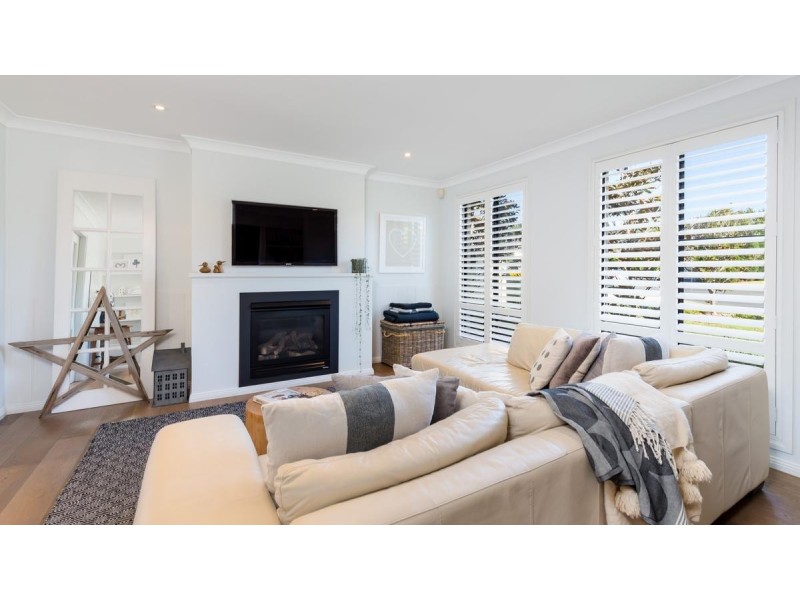 6 Milloba Close, Warners Bay NSW 2282