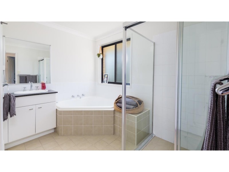 6 Milloba Close, Warners Bay NSW 2282