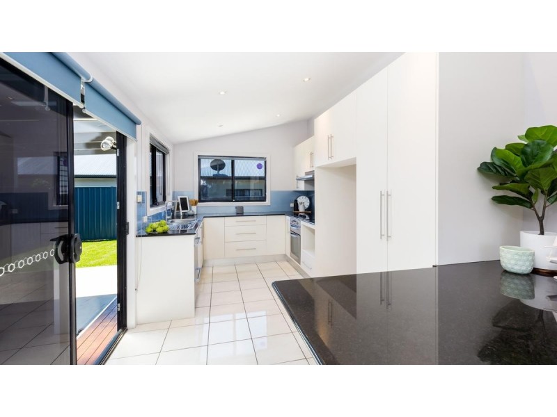 27 Hutchinson Street, Redhead NSW 2290