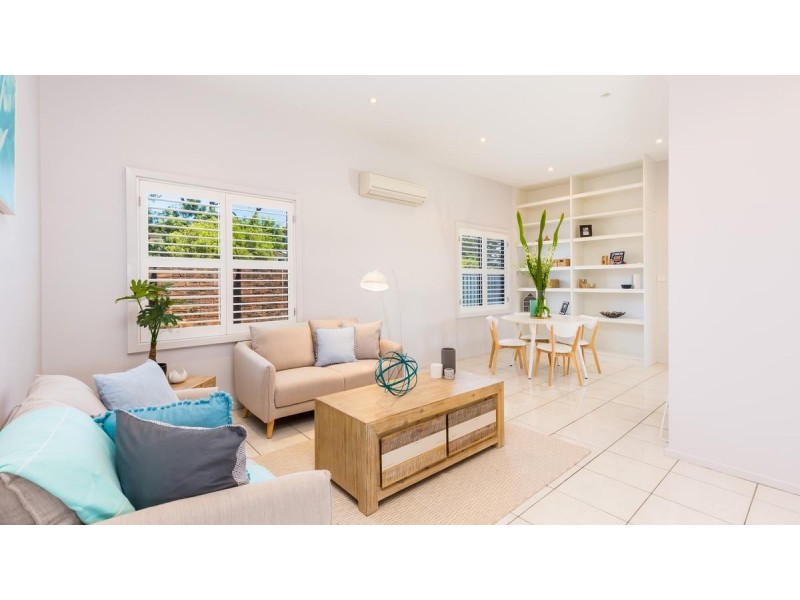 27 Hutchinson Street, Redhead NSW 2290