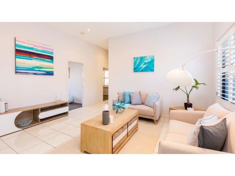 27 Hutchinson Street, Redhead NSW 2290