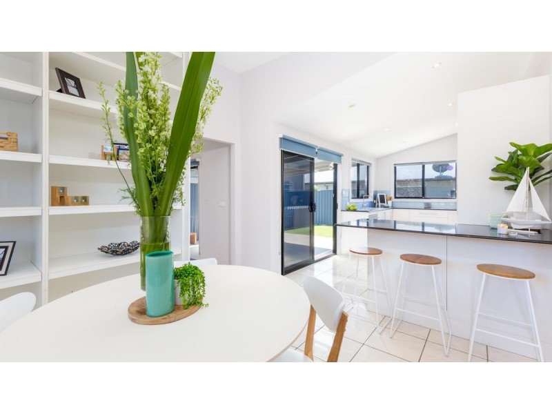 27 Hutchinson Street, Redhead NSW 2290