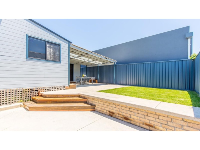 27 Hutchinson Street, Redhead NSW 2290