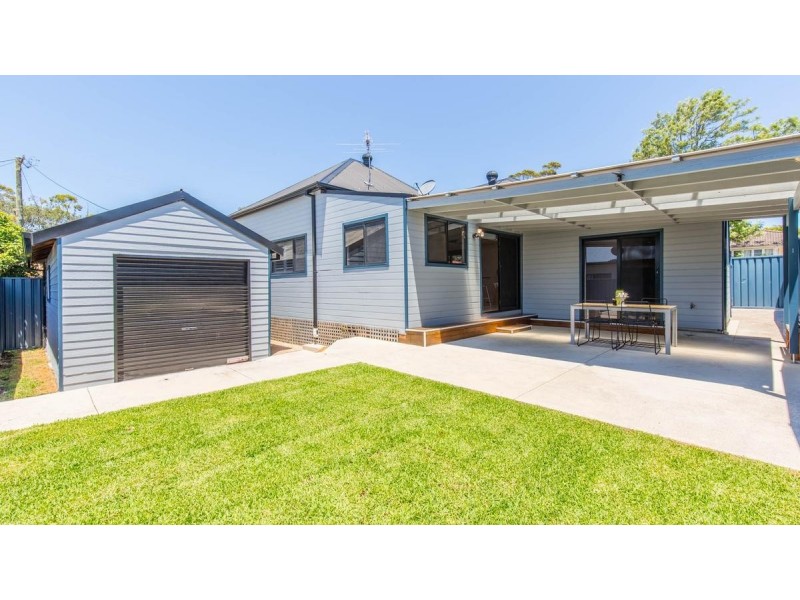 27 Hutchinson Street, Redhead NSW 2290