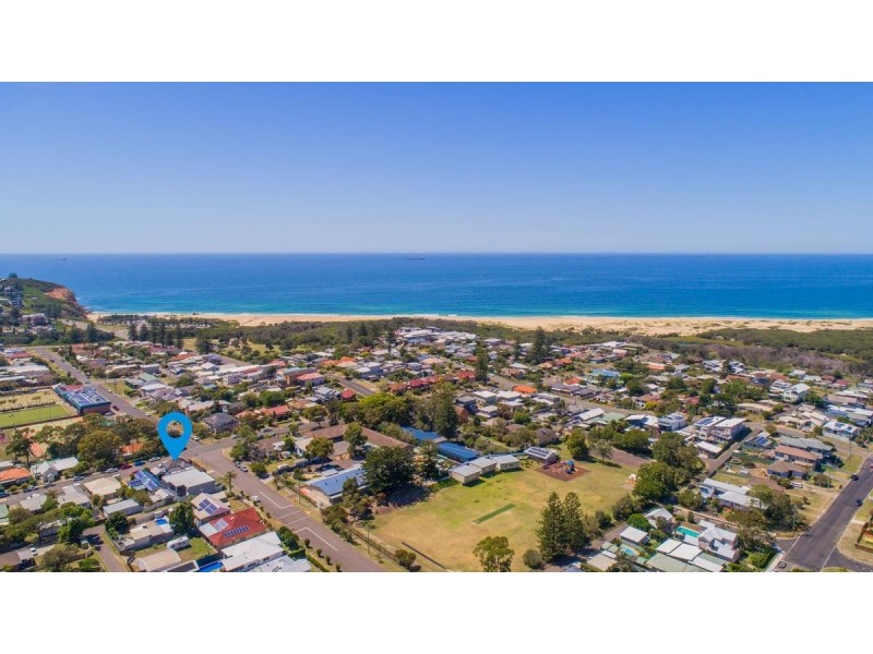 27 Hutchinson Street, Redhead NSW 2290