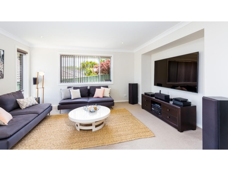 25 Fitzwilliam Circuit, Macquarie Hills NSW 2285