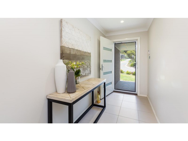 25 Fitzwilliam Circuit, Macquarie Hills NSW 2285