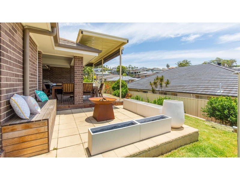 25 Fitzwilliam Circuit, Macquarie Hills NSW 2285