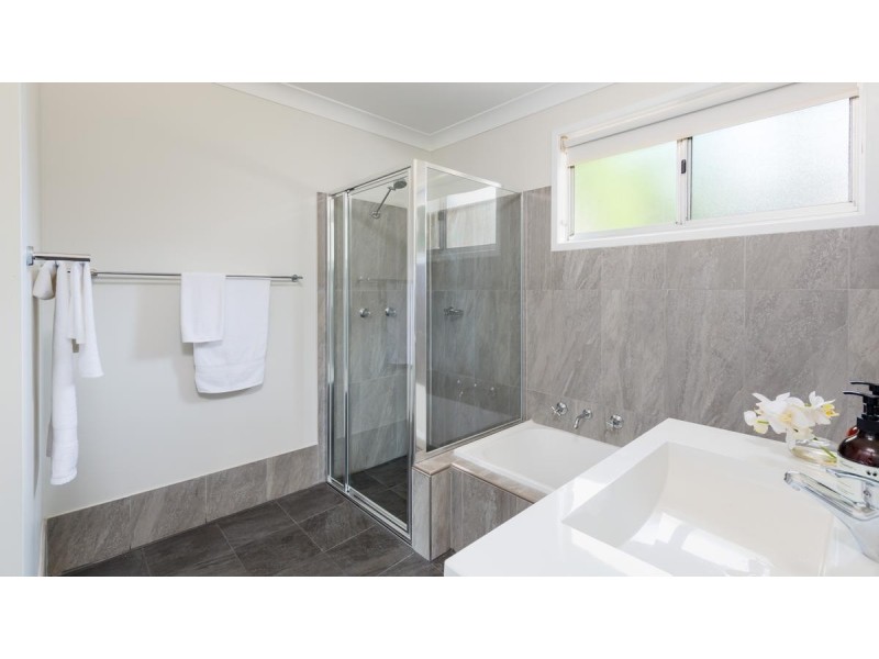 31 Amsdale Avenue, Macquarie Hills NSW 2285