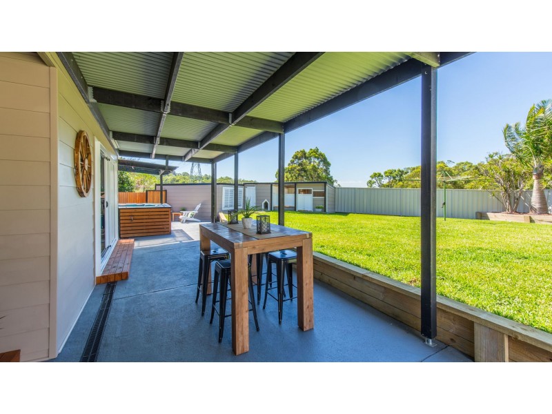 1 Granada Avenue, Macquarie Hills NSW 2285