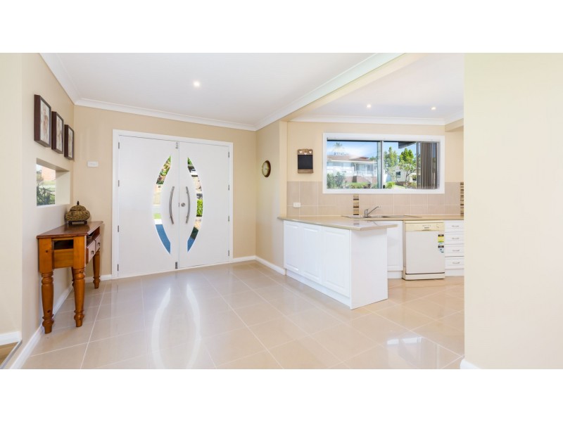 1 Granada Avenue, Macquarie Hills NSW 2285