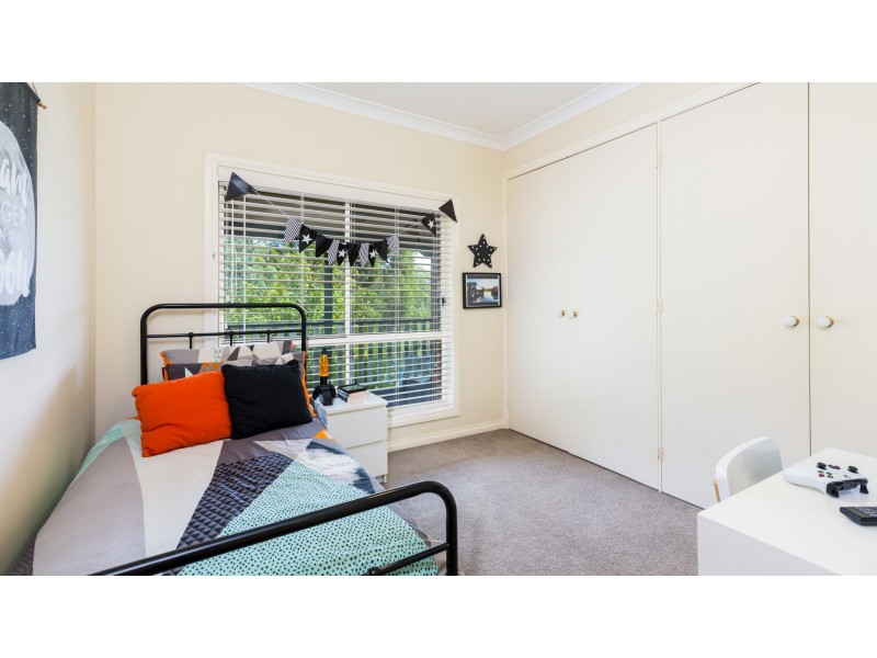 20 Hillview Crescent, Macquarie Hills NSW 2285