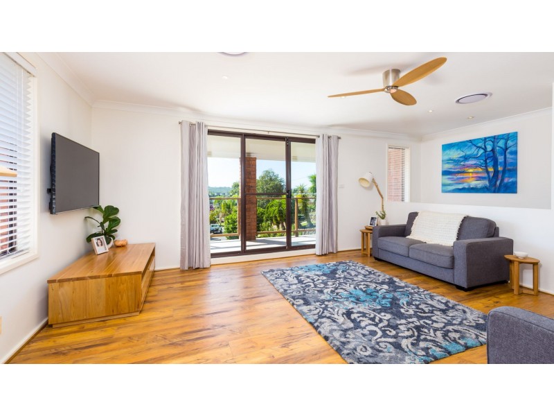 37 Pasadena Crescent, Macquarie Hills NSW 2285