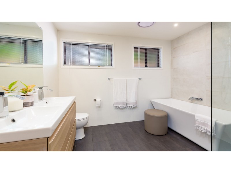 37 Pasadena Crescent, Macquarie Hills NSW 2285