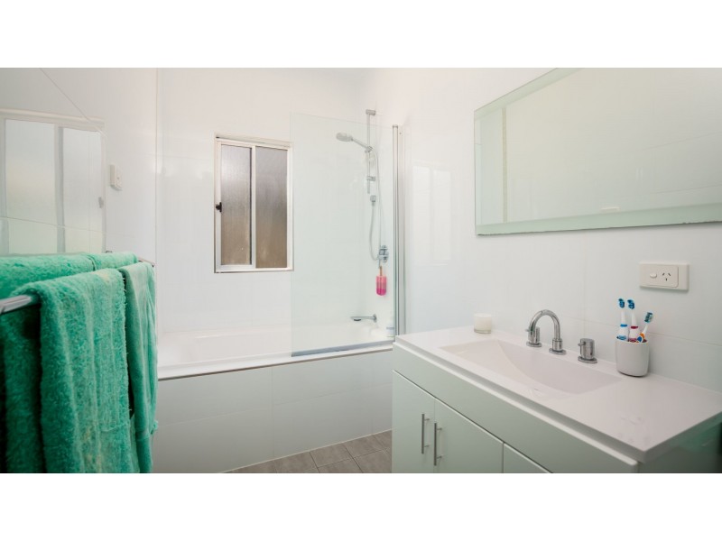 18 Valley View Crescent, Glendale NSW 2285