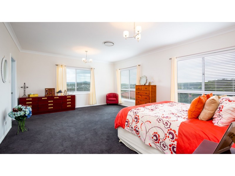 4 Bangalore Place, Cameron Park NSW 2285