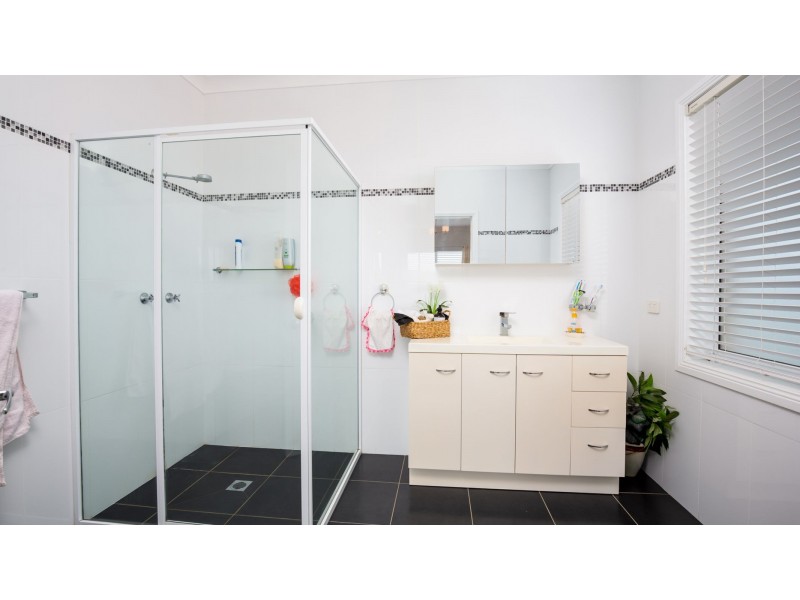 4 Bangalore Place, Cameron Park NSW 2285