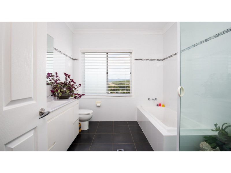 4 Bangalore Place, Cameron Park NSW 2285