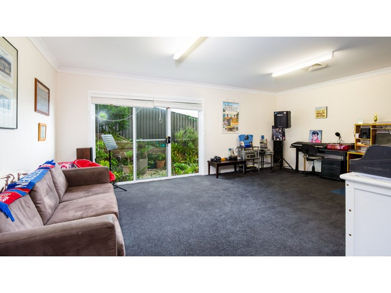 4 Bangalore Place, Cameron Park NSW 2285