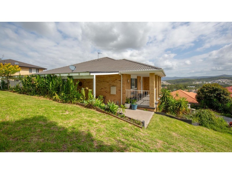 4 Bangalore Place, Cameron Park NSW 2285