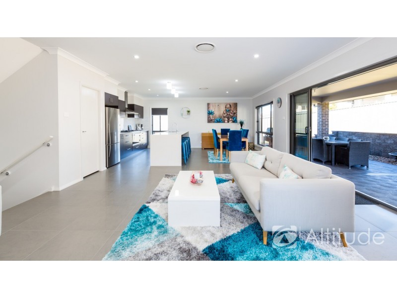 5 Floresta Crescent, Cameron Park NSW 2285