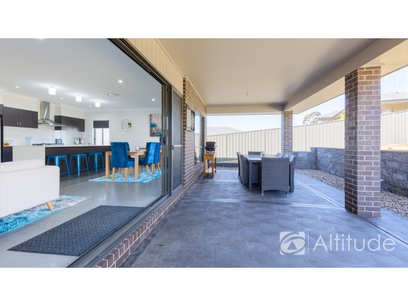 5 Floresta Crescent, Cameron Park NSW 2285