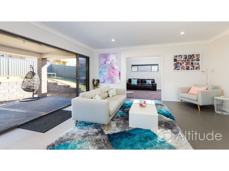 5 Floresta Crescent, Cameron Park NSW 2285