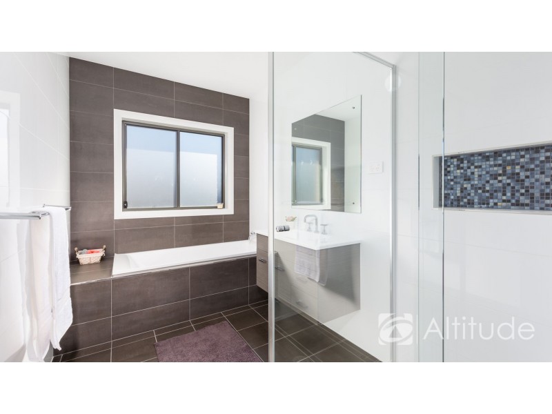 5 Floresta Crescent, Cameron Park NSW 2285