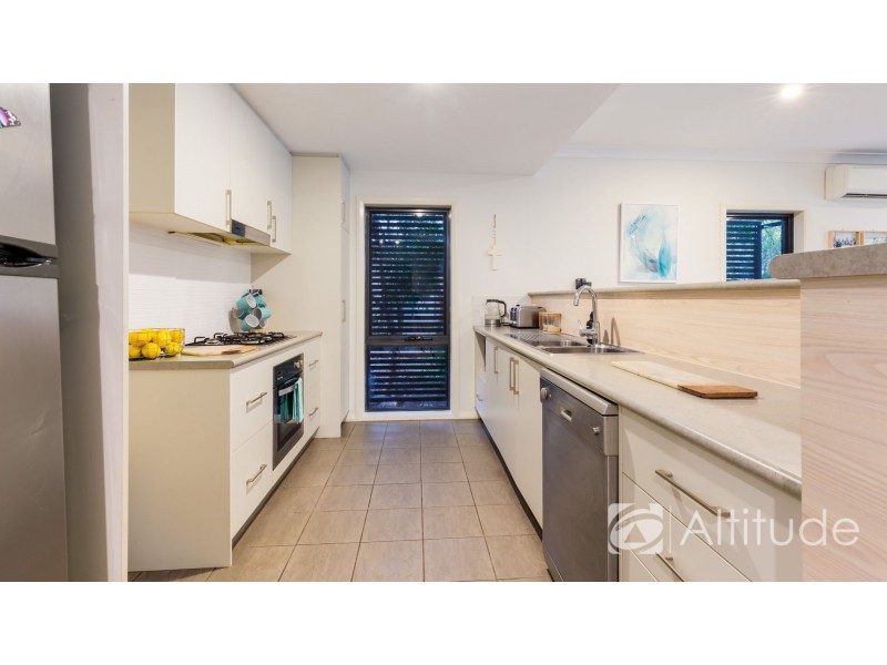 24 Kestrel Circuit, Shortland NSW 2307