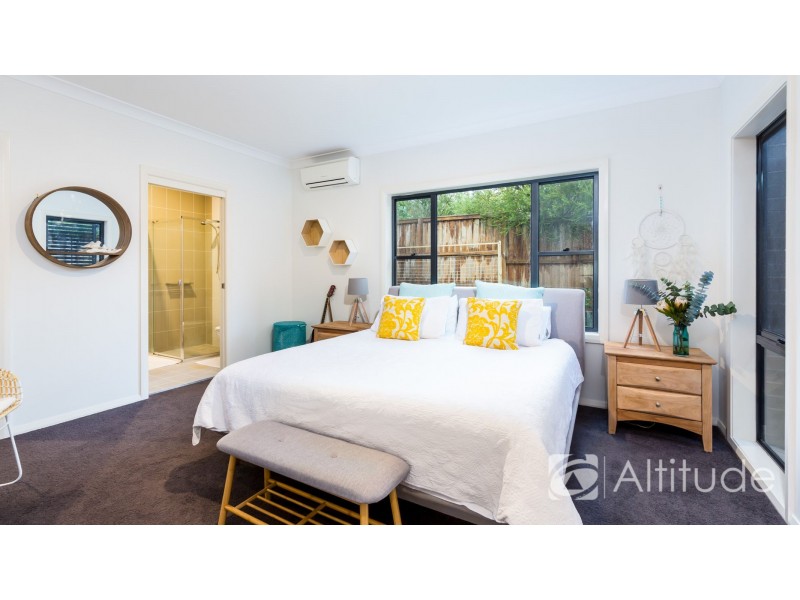 24 Kestrel Circuit, Shortland NSW 2307