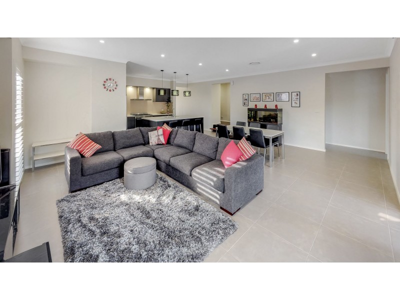 8 Scorpius Ridge, Cameron Park NSW 2285