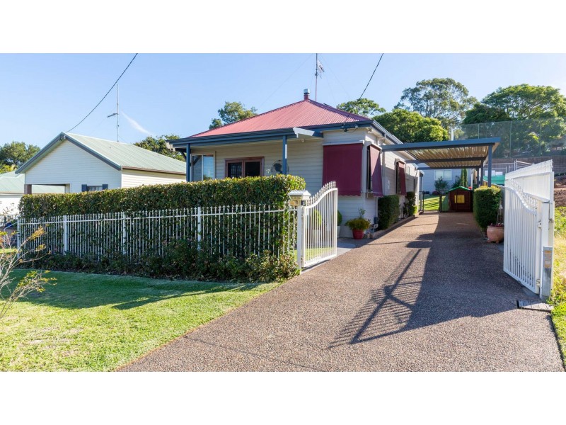 17 Fairfax Road, Warners Bay NSW 2282