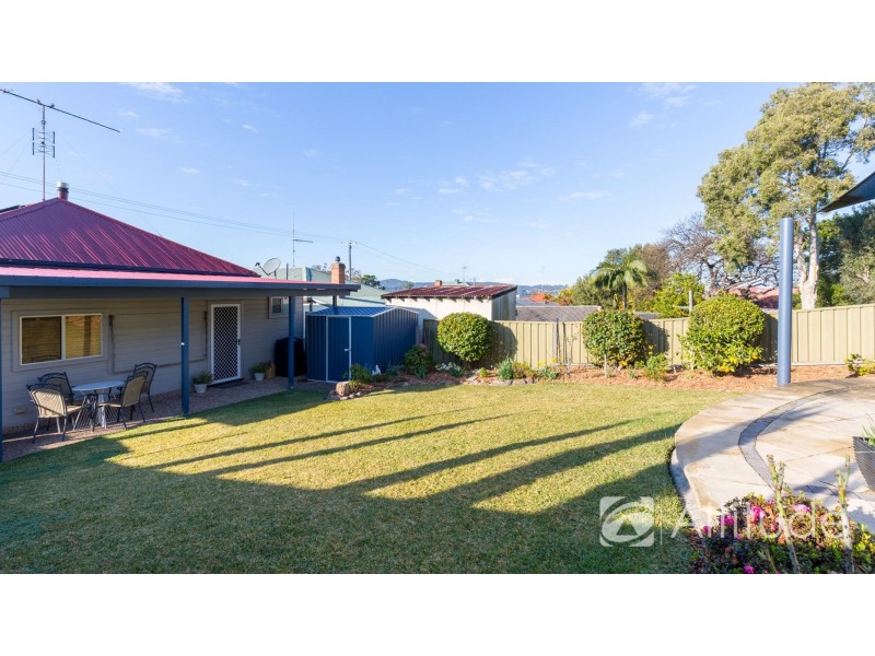 17 Fairfax Road, Warners Bay NSW 2282