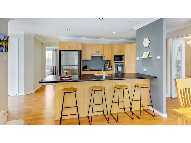 12 Courageous Close, Marmong Point NSW 2284