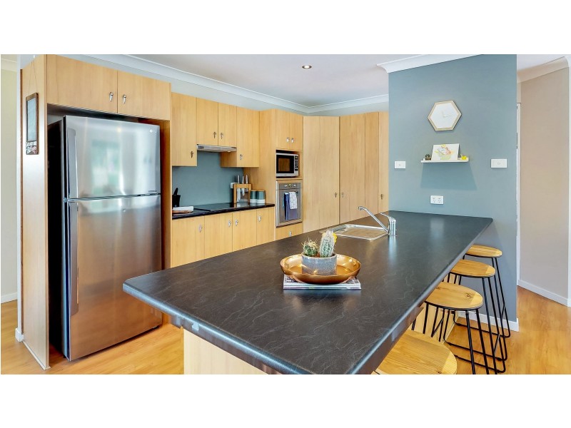 12 Courageous Close, Marmong Point NSW 2284