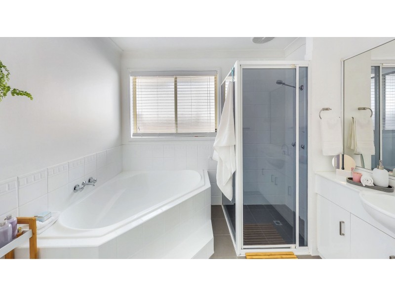12 Courageous Close, Marmong Point NSW 2284