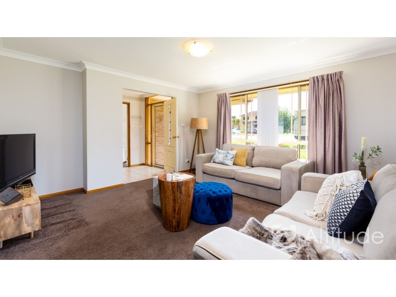 8 Cardinal Close, Cameron Park NSW 2285