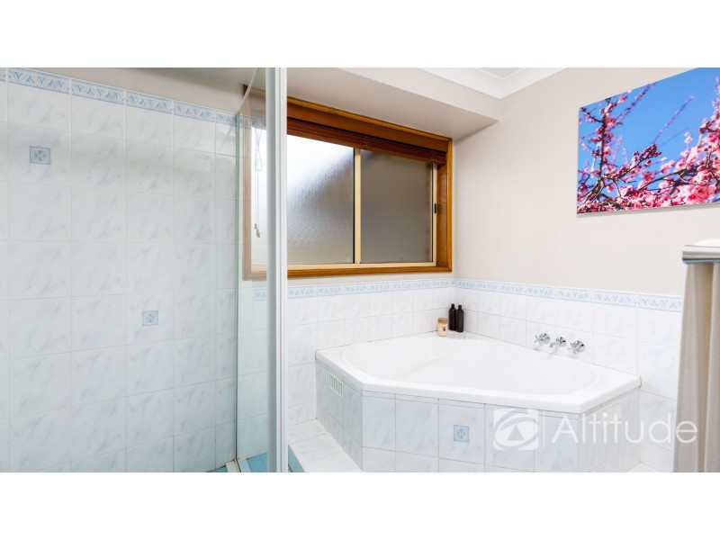 8 Cardinal Close, Cameron Park NSW 2285