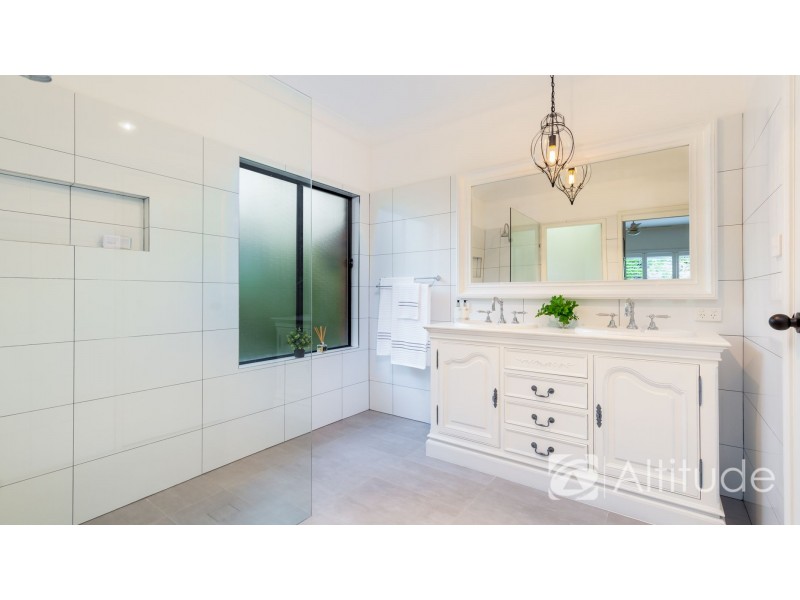 27 Woodside Drive, Eleebana NSW 2282