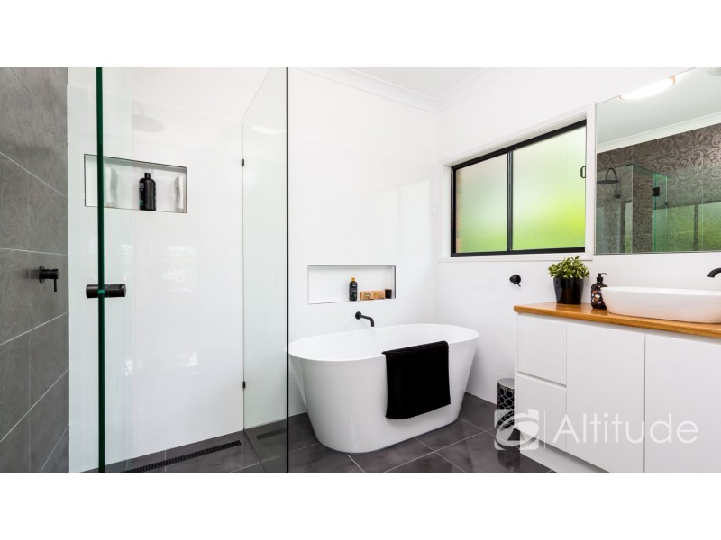 27 Woodside Drive, Eleebana NSW 2282