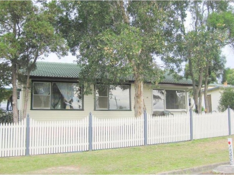 16 Lake Avenue, Cardiff South NSW 2285