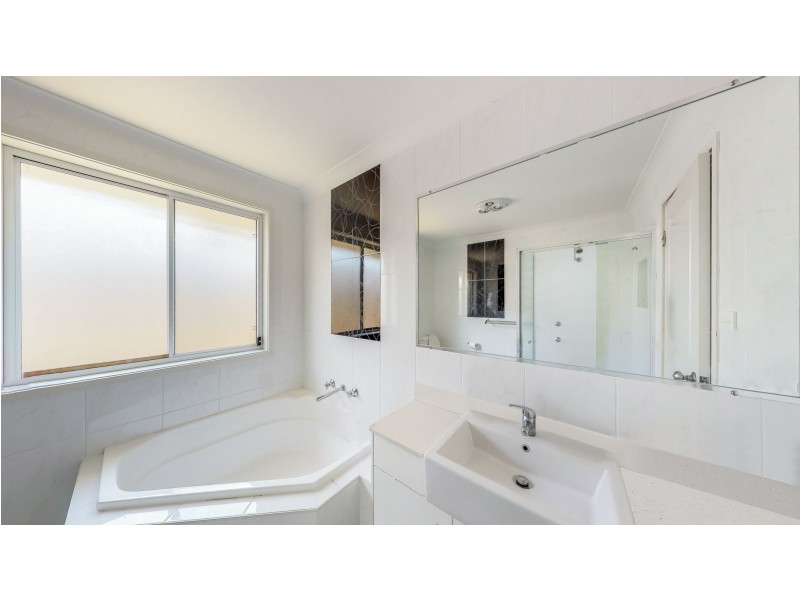 18 Eumina Street, Cameron Park NSW 2285