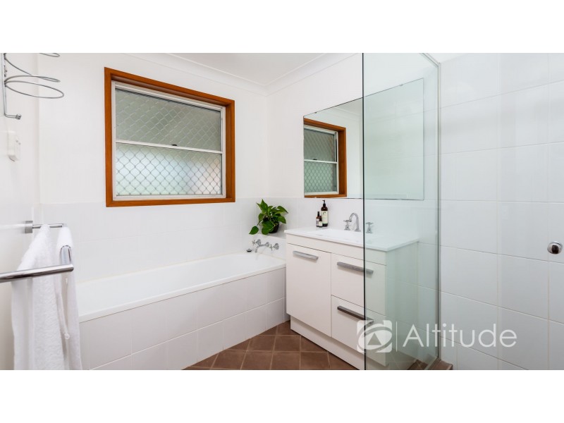 2 Clare Close, Eleebana NSW 2282