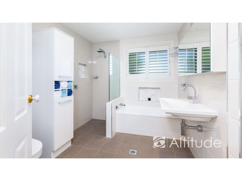 4 Clare Close, Eleebana NSW 2282