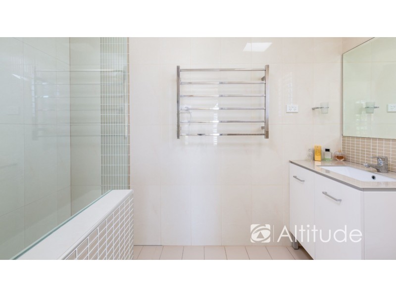 4 Clare Close, Eleebana NSW 2282